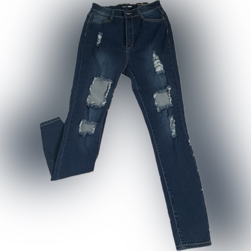 NWT Fashion Nova’s Needing Something Jeans - Dark Denim- Size 11/30